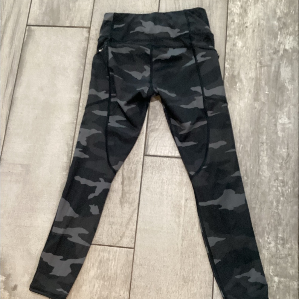 Athleta black and gray Camo Leggings  with pocket size xS #18